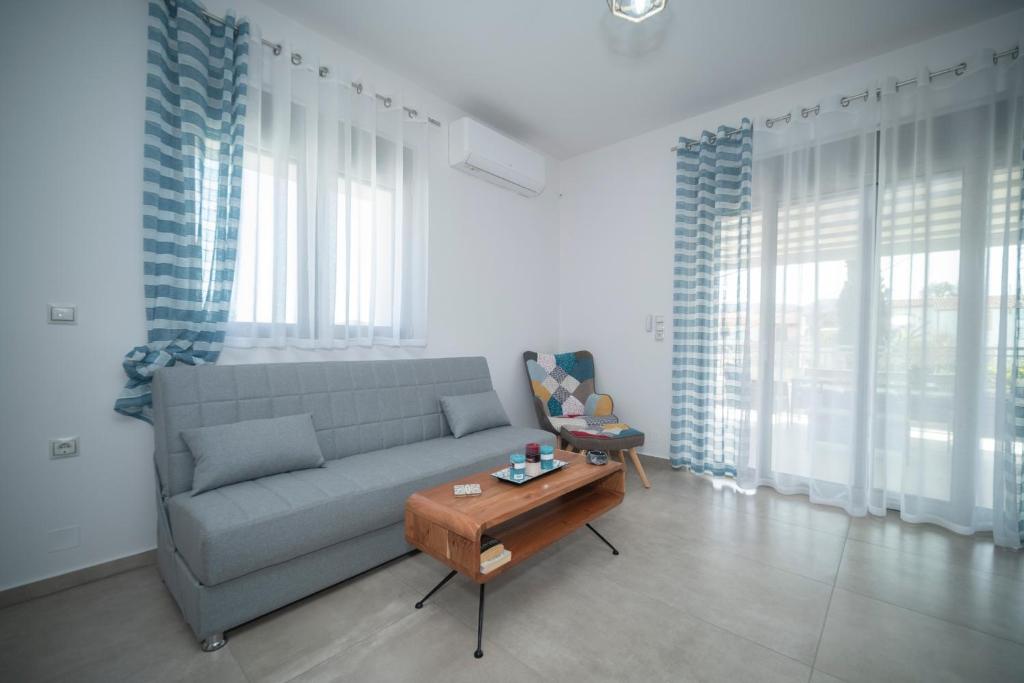 Posezení v ubytování Elixrysos Apartment 2