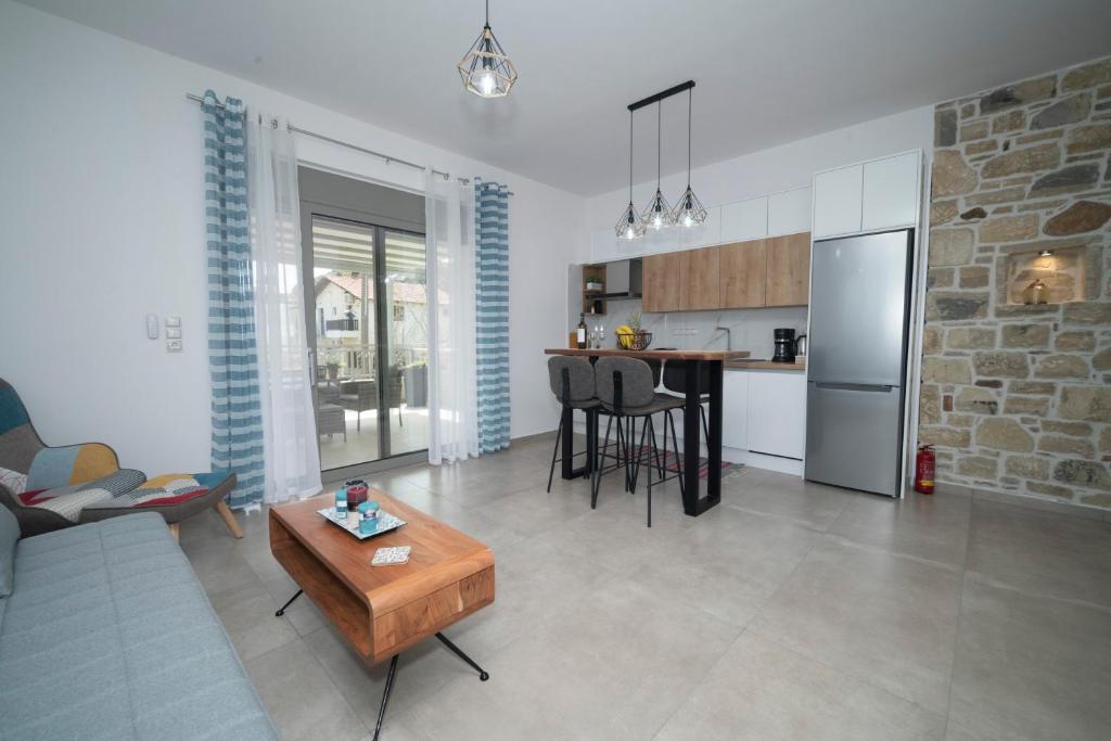 Kuchyň nebo kuchyňský kout v ubytování Elixrysos Apartment 2