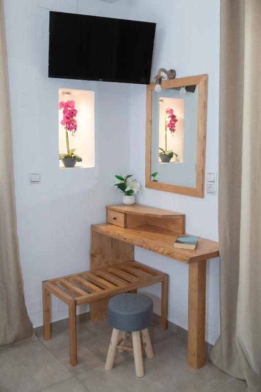 TV a/nebo společenská místnost v ubytování Elixrysos Apartment 2
