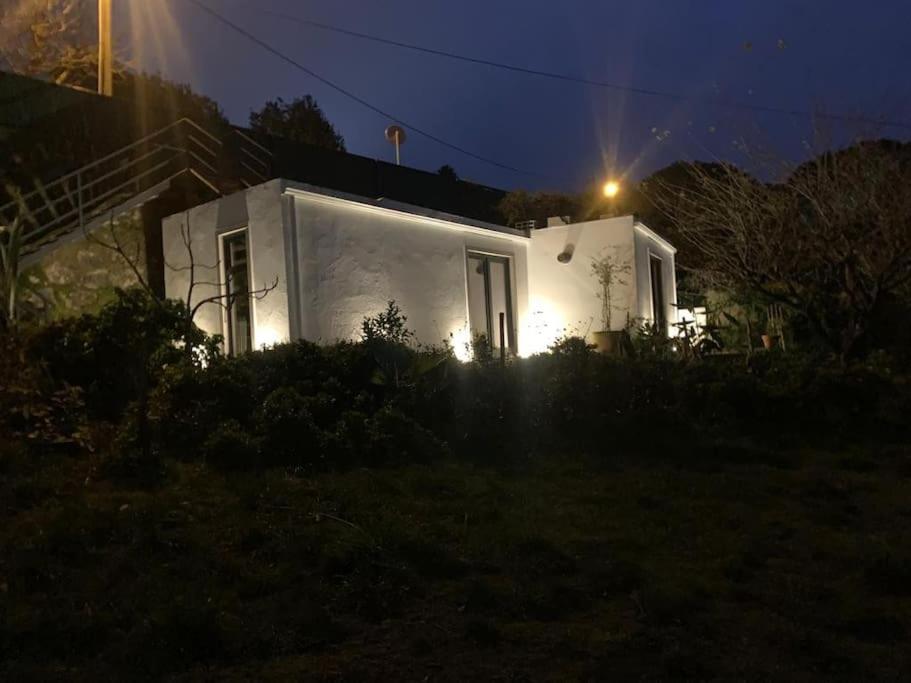 a white house with the lights on at night at Casa Jasmim in Sintra