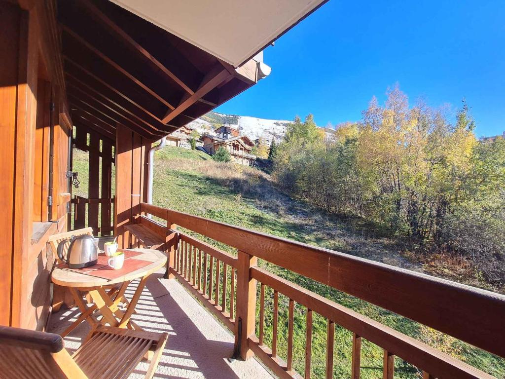 a balcony of a cabin with a table and a view at Balcon des pistes - 217-218 - Appt tout confort 8p in Les Deux Alpes