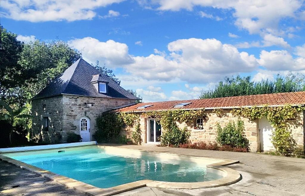 Villa spacieuse et piscine privée à Ploubezre, Ploubezre (updated ...