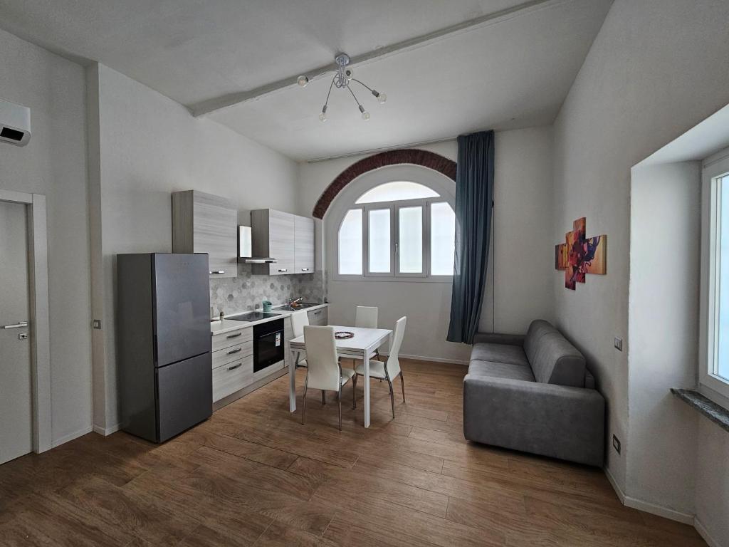Navigli Apartment Near Metro City Center 4 Guests