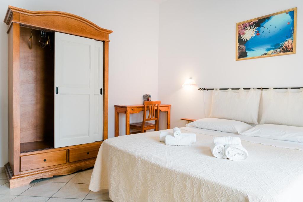 A bed or beds in a room at La Marmora