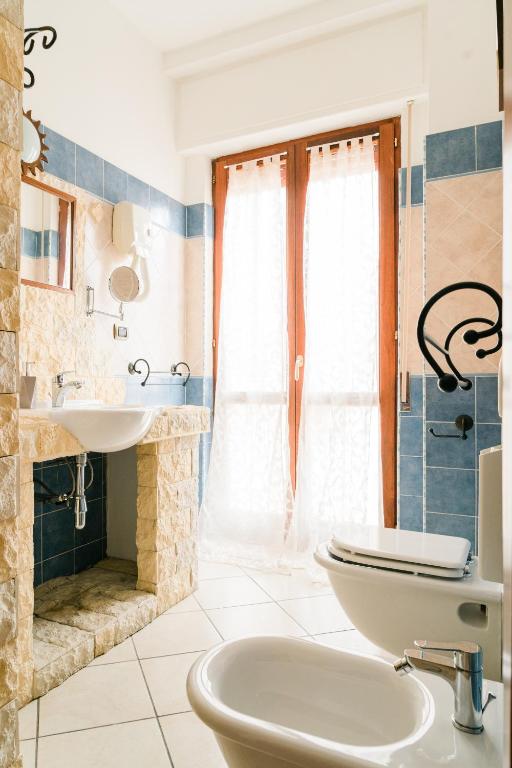 A bathroom at La Marmora