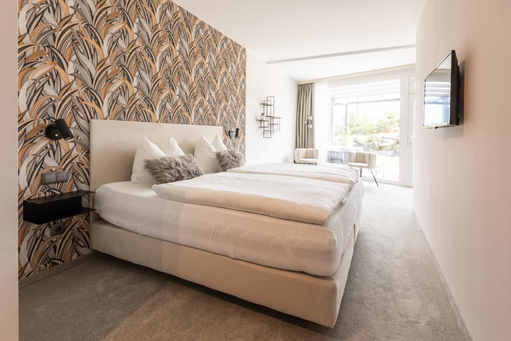 Postel nebo postele na pokoji v ubytování zum Sausaler - Boutique Hotel-Pension Südsteiermark