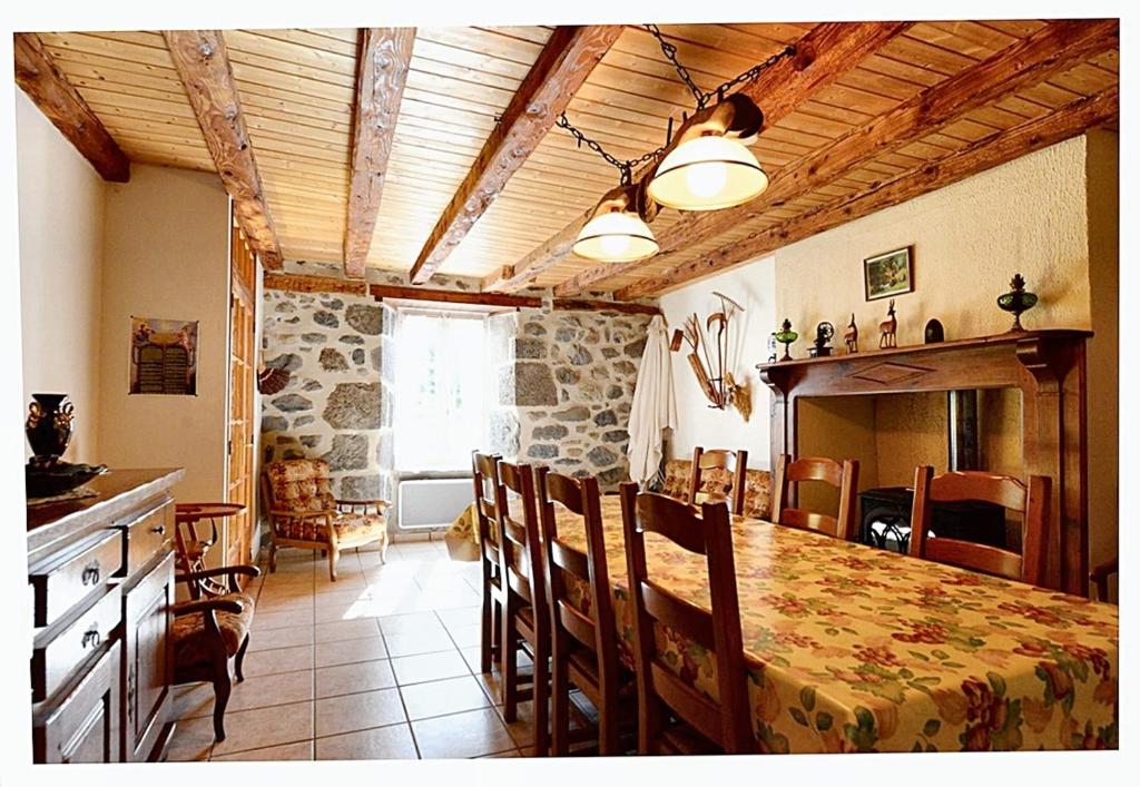 a kitchen and dining room with a table and chairs at Maison de 2 chambres avec jardin clos a Le Fau 