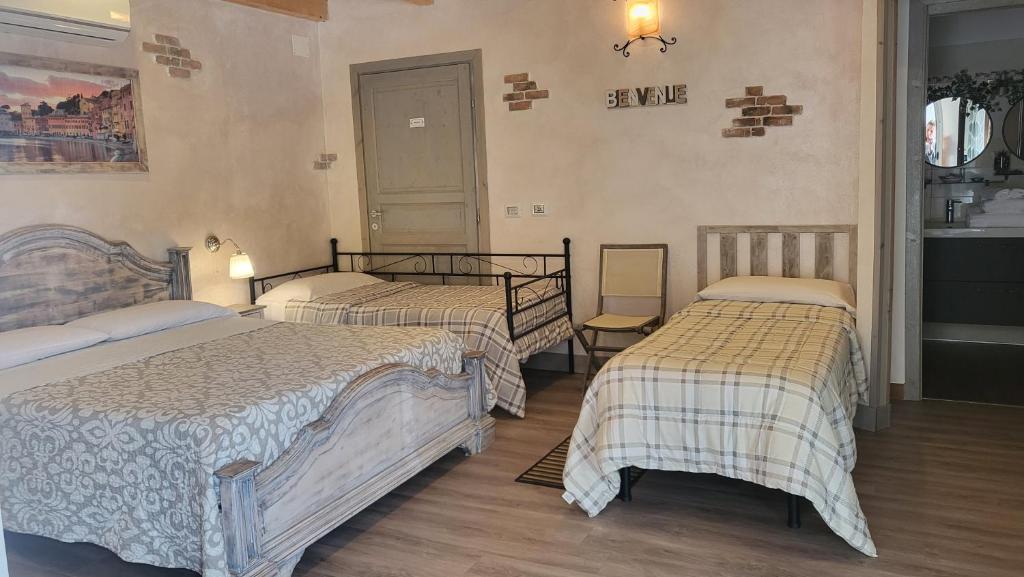 Łóżko lub łóżka w pokoju w obiekcie B&b Il Rustico