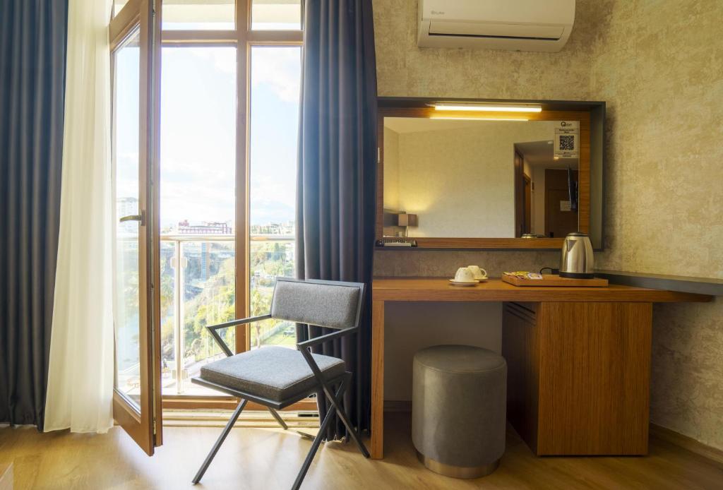 Qinn Hotels - Superior Room