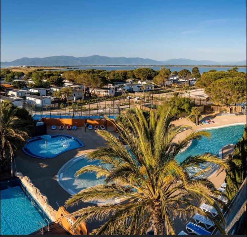 an aerial view of a resort with a pool and a beach at Mobil-home camping Mar Estang in Canet-en-Roussillon