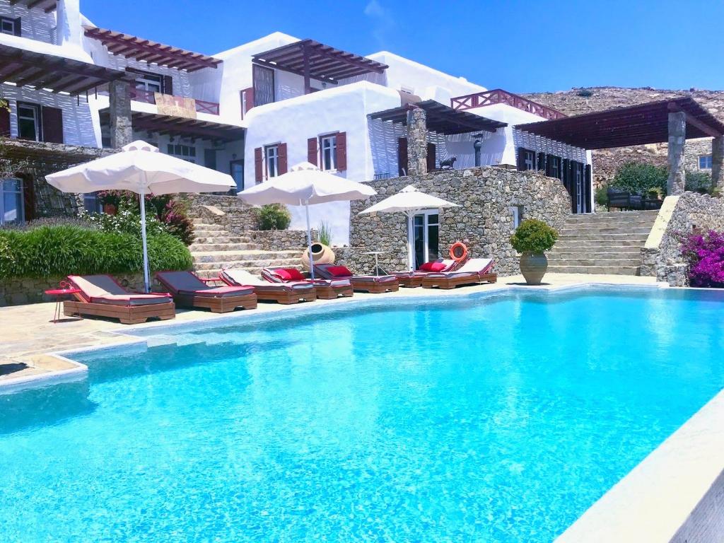 Bazén v ubytování VILLA NAUTILIA - Luxury Suites and Cottages nebo v jeho okolí