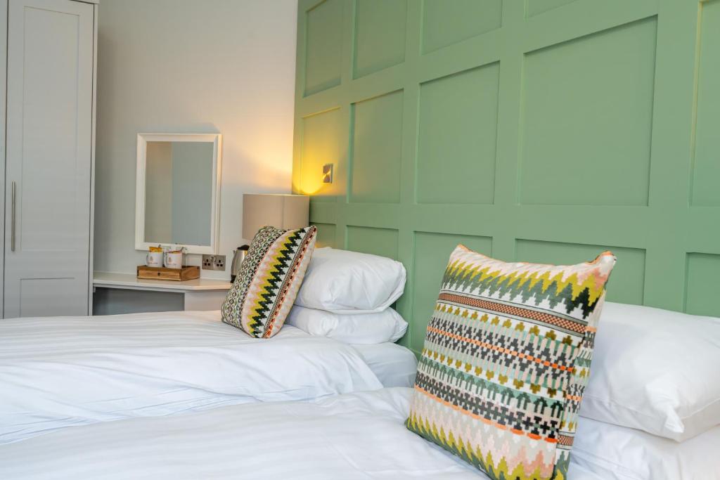 The Golden Lion Hotel - 