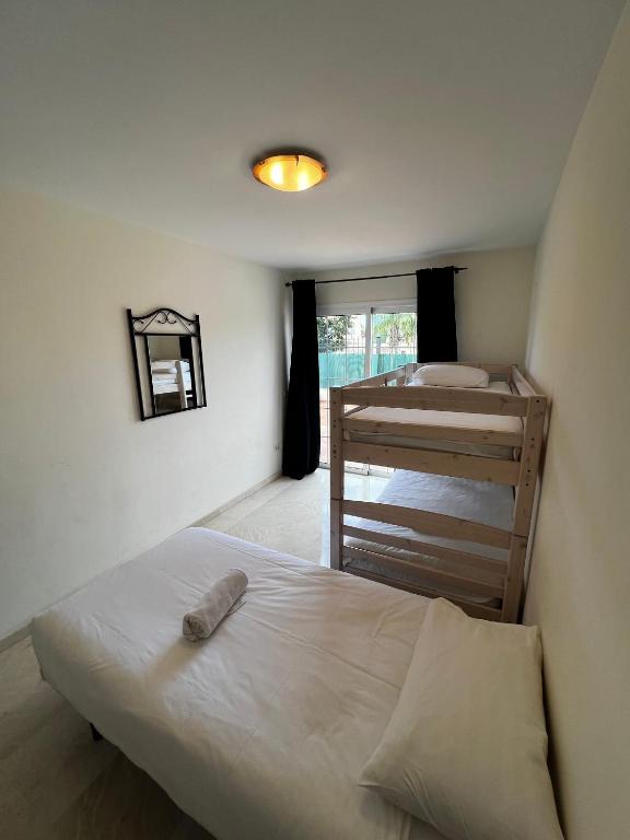 Posteľ alebo postele v izbe v ubytovaní Cozy apartment in Palm-Mar 60 m² with shared pool