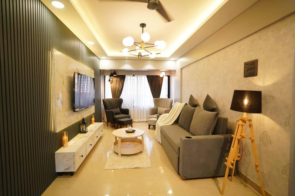 Кът за сядане в MCSC: Elite Enclave - 2BHK Luxury APT with Terrace