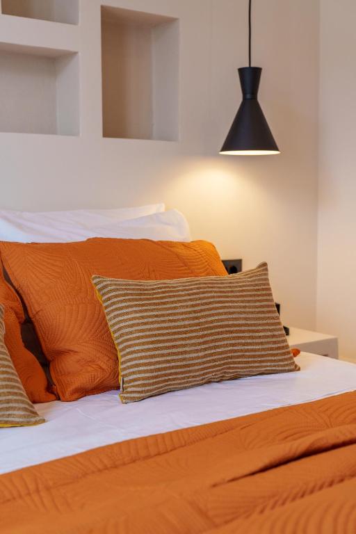 Postel nebo postele na pokoji v ubytování Sugarwhite Suites with Private not Heated Pool