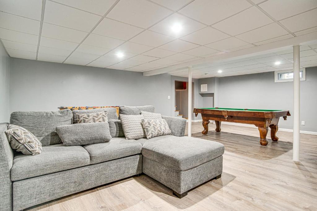 2 Mi to Beach East Falmouth Home with Game Room - Holiday Home