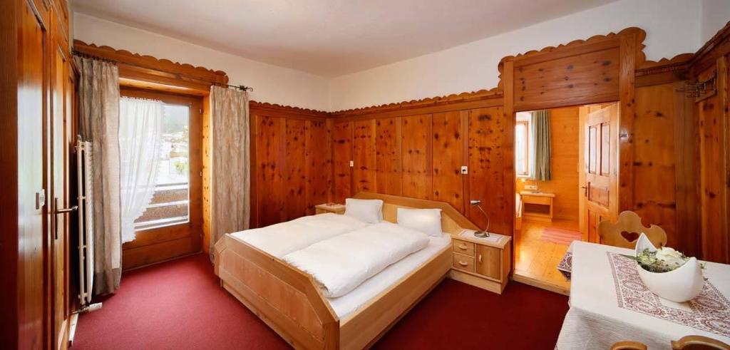 En eller flere senge i et værelse på Hotel Edelweiss