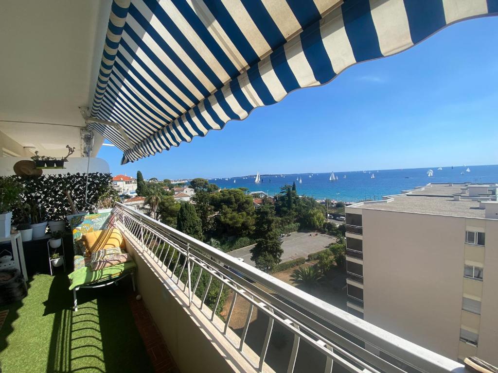 Photo de la galerie de l'établissement Appartement charmant à Cannes 35 m² + Vue sur la mer, à Cannes