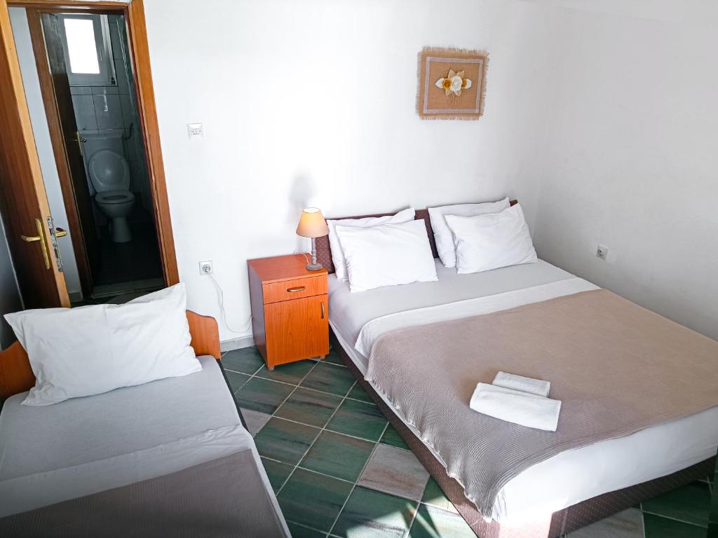Postel nebo postele na pokoji v ubytování Amisos Apartmani