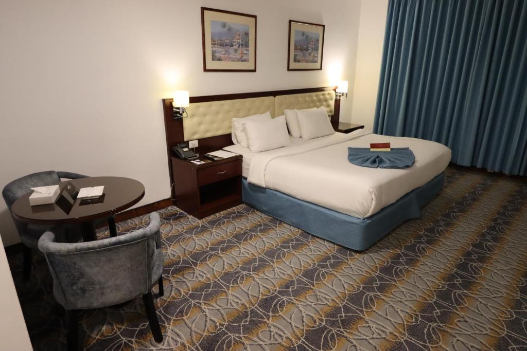 Postel nebo postele na pokoji v ubytování Larsa Hotel