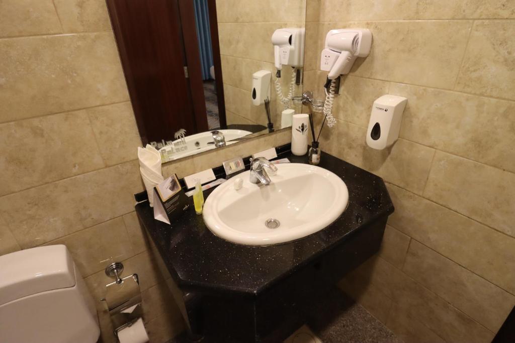 Koupelna v ubytování Larsa Hotel