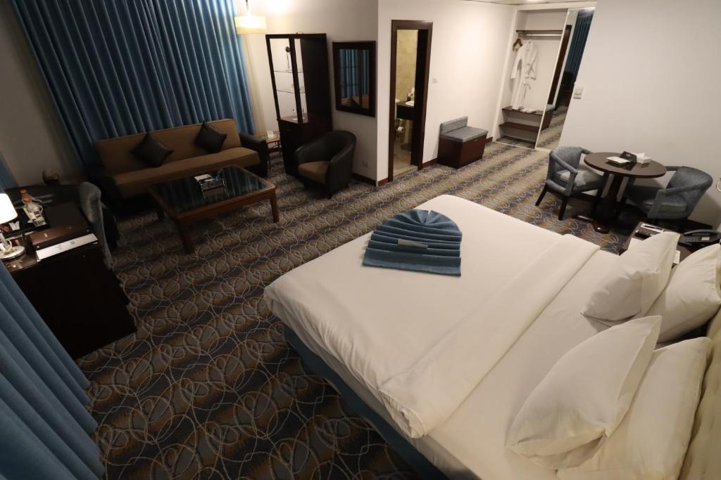 Postel nebo postele na pokoji v ubytování Larsa Hotel
