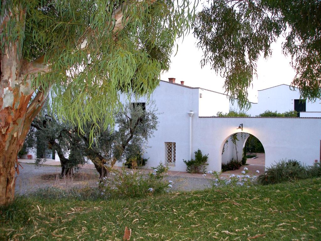 A garden outside Relais Masseria Cardillo