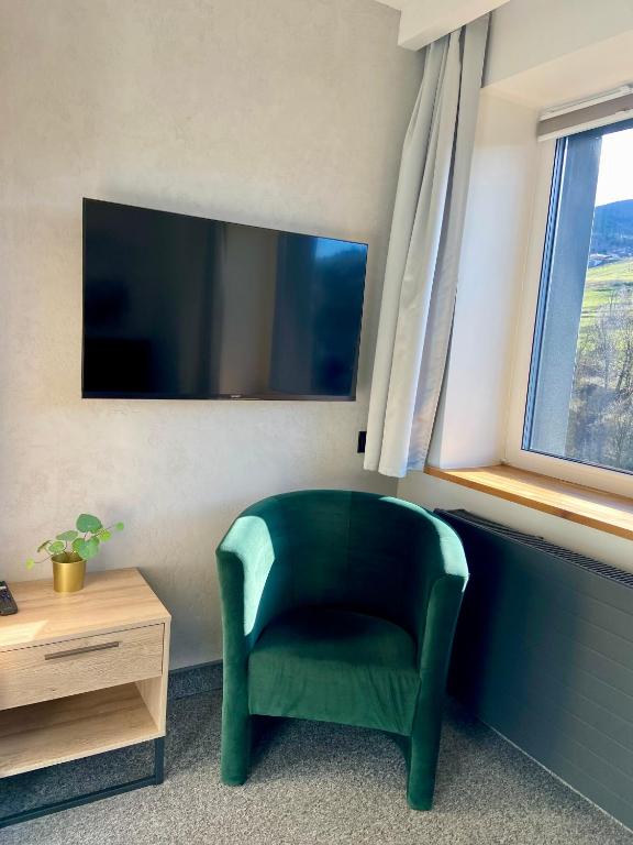 TV a/nebo společenská místnost v ubytování Villa Makuchówka