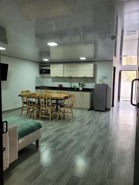 a kitchen and dining room with a table and chairs at alojamiento y apartamento choachi in Choachí