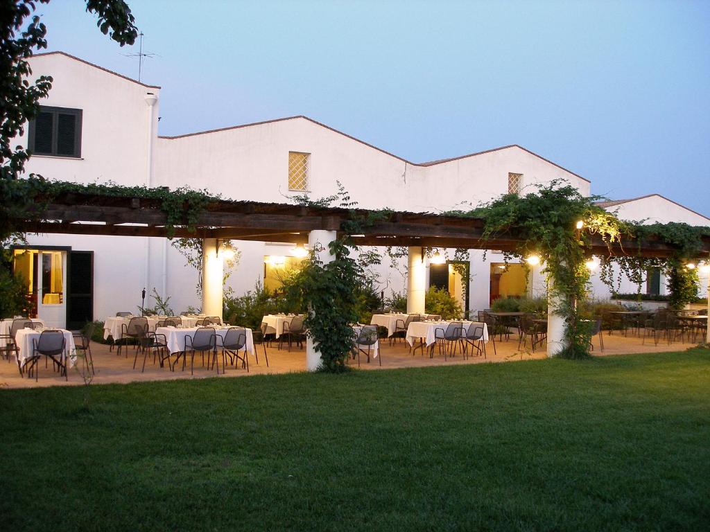 A garden outside Relais Masseria Cardillo