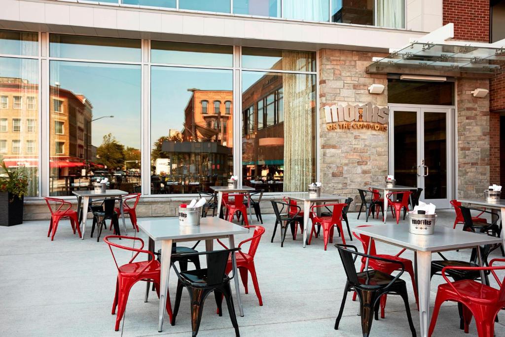Restaurace v ubytování Ithaca Marriott Downtown on the Commons