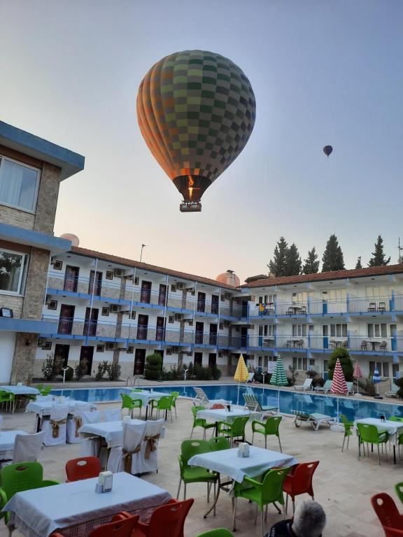 Bazén v ubytování Uyum Hotel nebo v jeho okolí