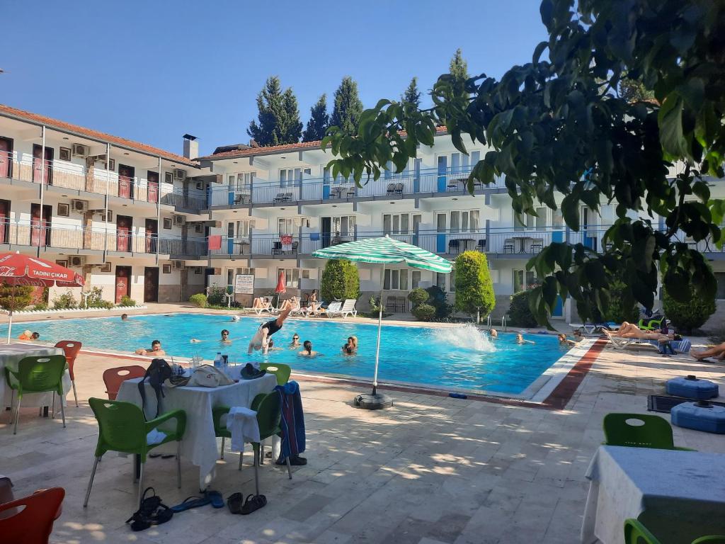 Bazén v ubytování Uyum Hotel nebo v jeho okolí