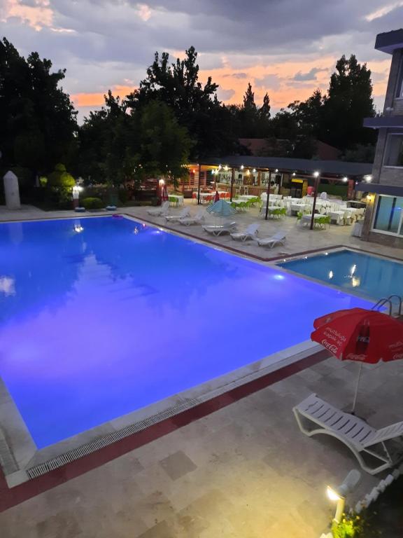 Bazén v ubytování Uyum Hotel nebo v jeho okolí