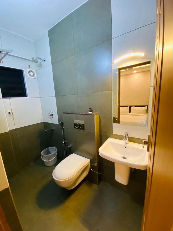Koupelna v ubytování Nujoom Apartments
