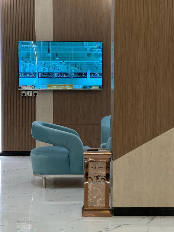 TV a/nebo společenská místnost v ubytování ضيف بارك للأجنحة الفندقية