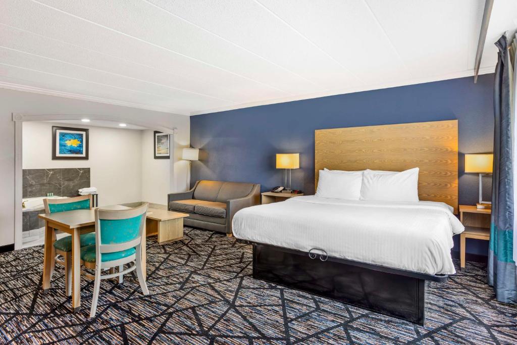 Best Western Westgate Inn - King Suite With Spa Bath - Sofa Bed/Non-Smoking