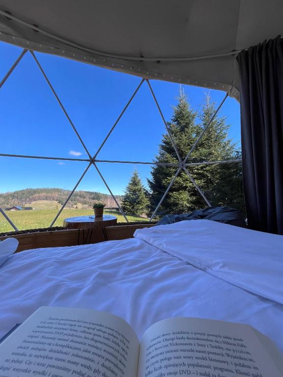 Nespecifikovaný výhled na hory nebo výhled na hory při pohledu z luxury tent