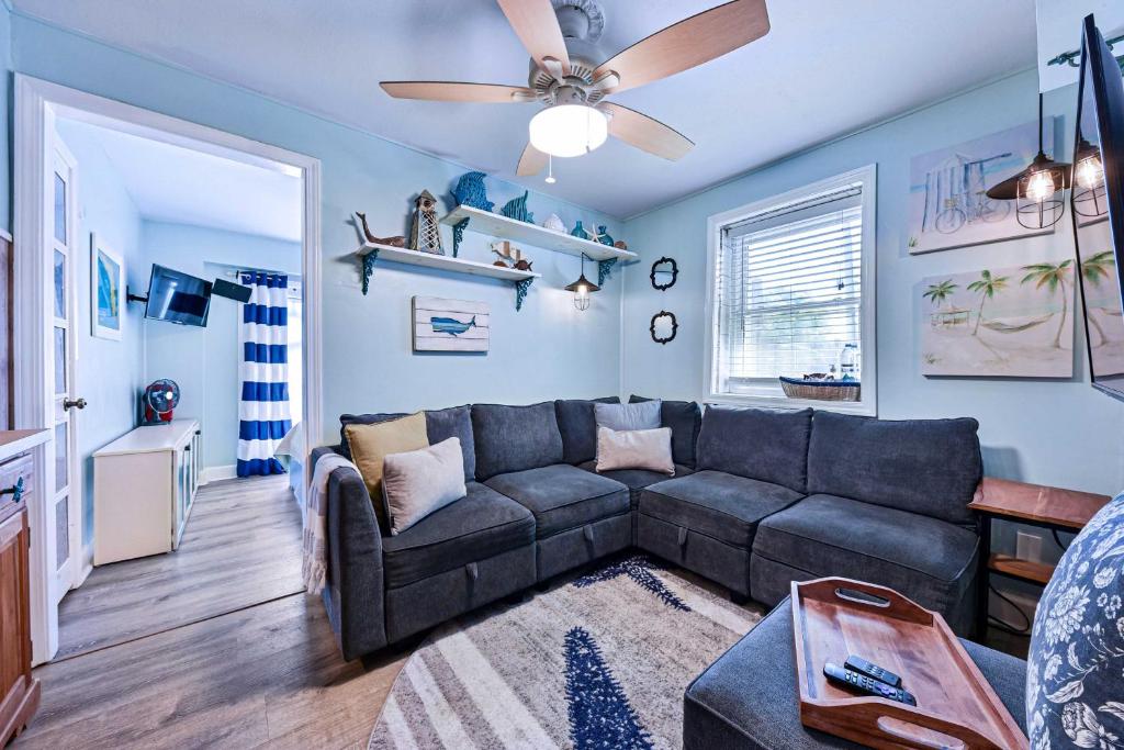 a living room with a couch and a ceiling fan at Dog-Friendly Jacksonville Beach Apt near Beach in Jacksonville Beach