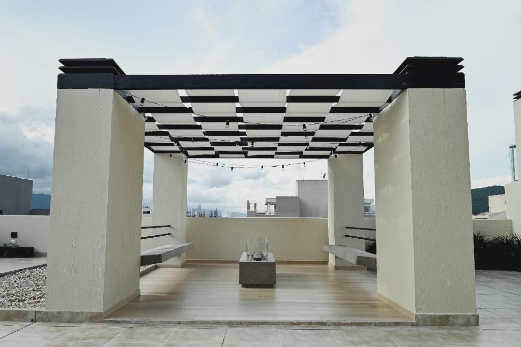 Un balcón o terraza en Alcazar Suites Premium