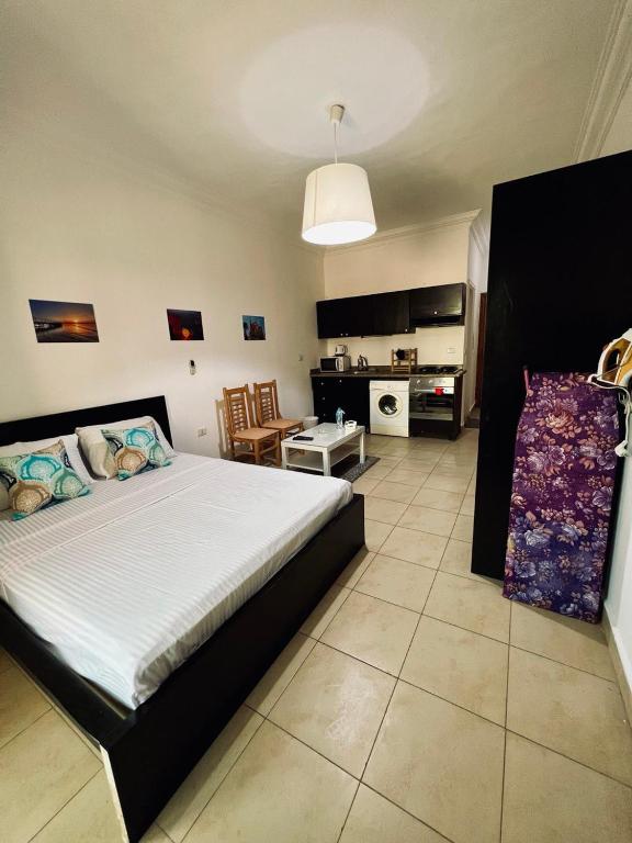 Lilly Apartments - Studio Apartment With Balcony