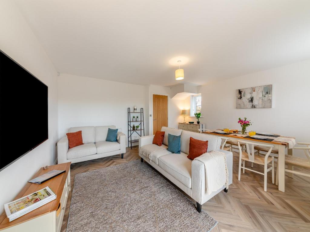 a living room with a couch and a table at Curlew Retreat - Uk46780 in Ellington