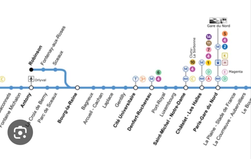 Une carte de la ligne de métro à Singapour dans l'établissement Lovelyottoman in Paris, à Longjumeau