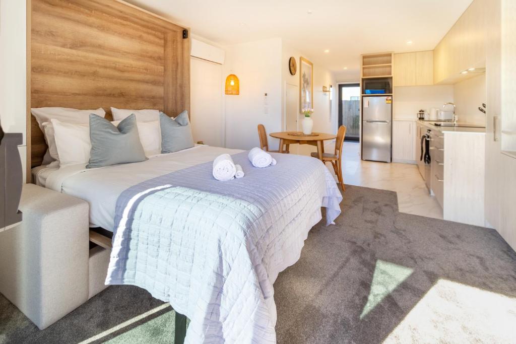 Downtown Delight: Studio at 8 Wilmer with Backyard - Resim 9