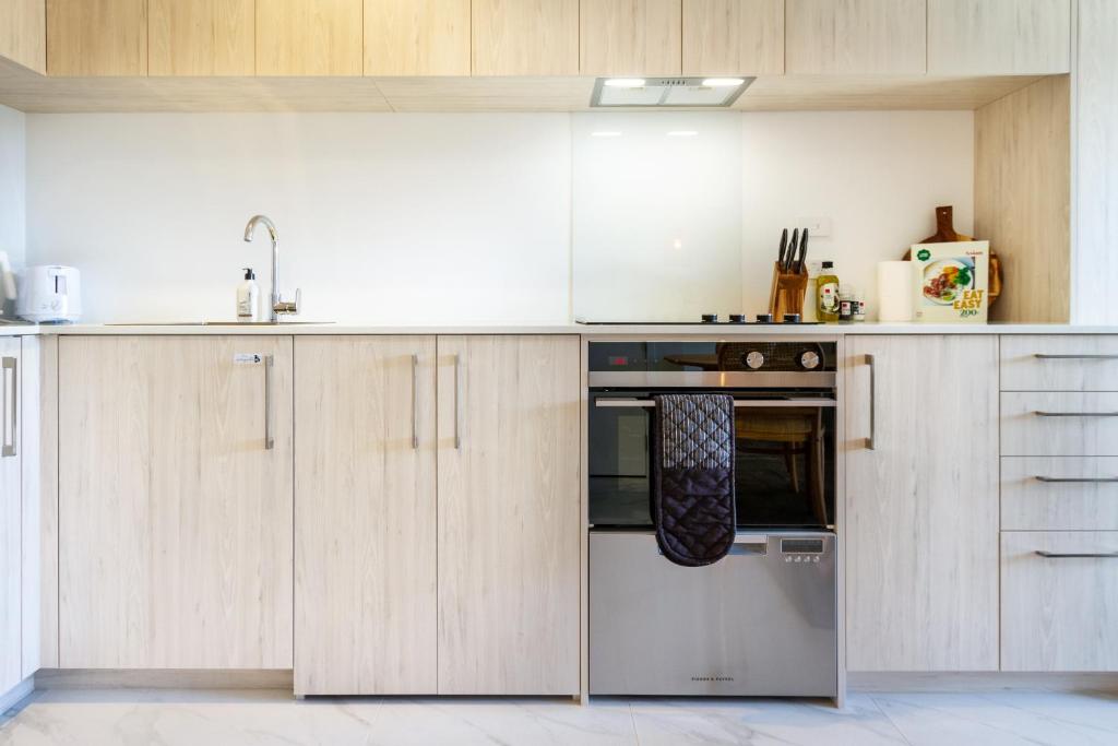 Downtown Delight: Studio at 8 Wilmer with Backyard - Resim 14