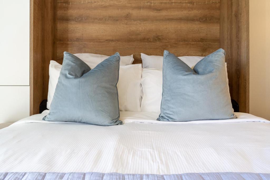 Downtown Delight: Studio at 8 Wilmer with Backyard - Resim 19