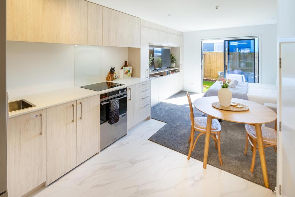 Downtown Delight: Studio at 8 Wilmer with Backyard - Resim 4