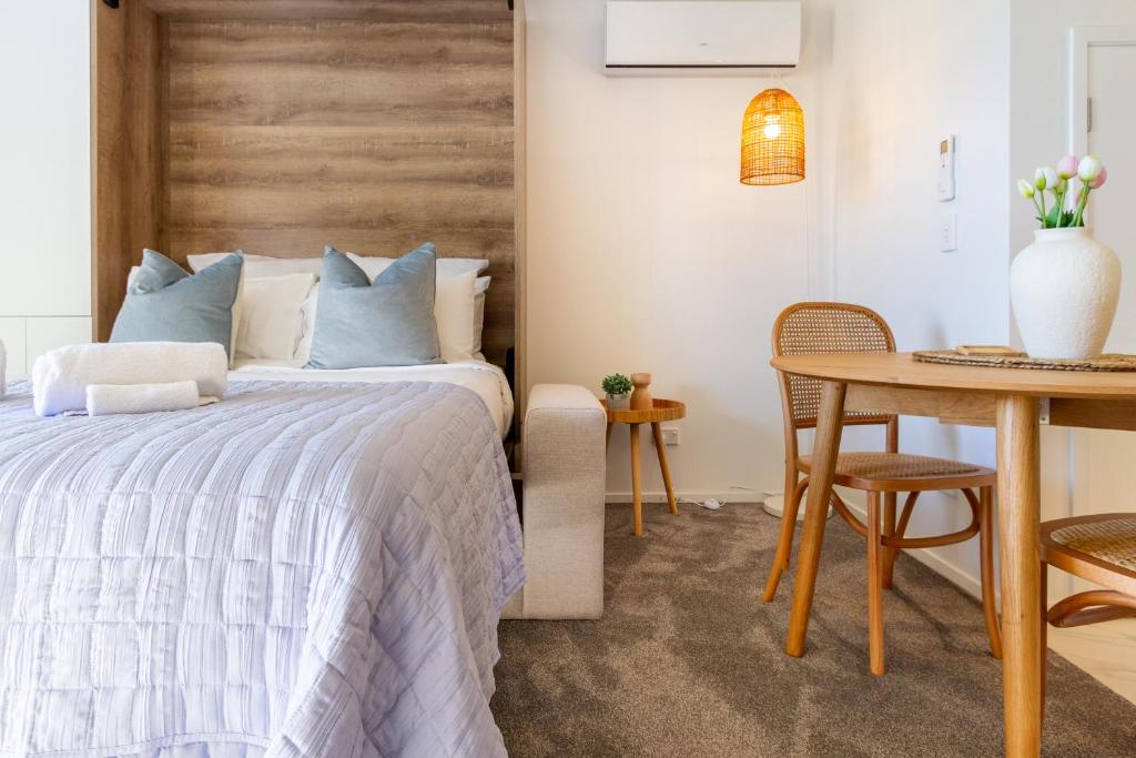 Downtown Delight: Studio at 8 Wilmer with Backyard - Resim 2