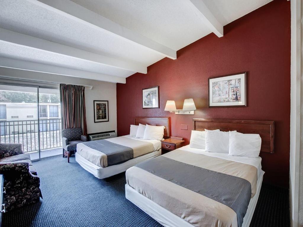 Postel nebo postele na pokoji v ubytování Scottish Inn Whippany