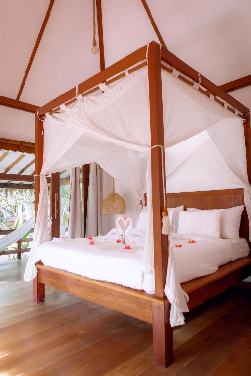 Island View Bar & Bungalow - Deluxe Bungalow With Garden View